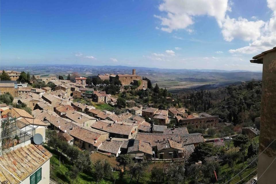 Historic Center Apartment With Private Garage Montalcino Exterior photo