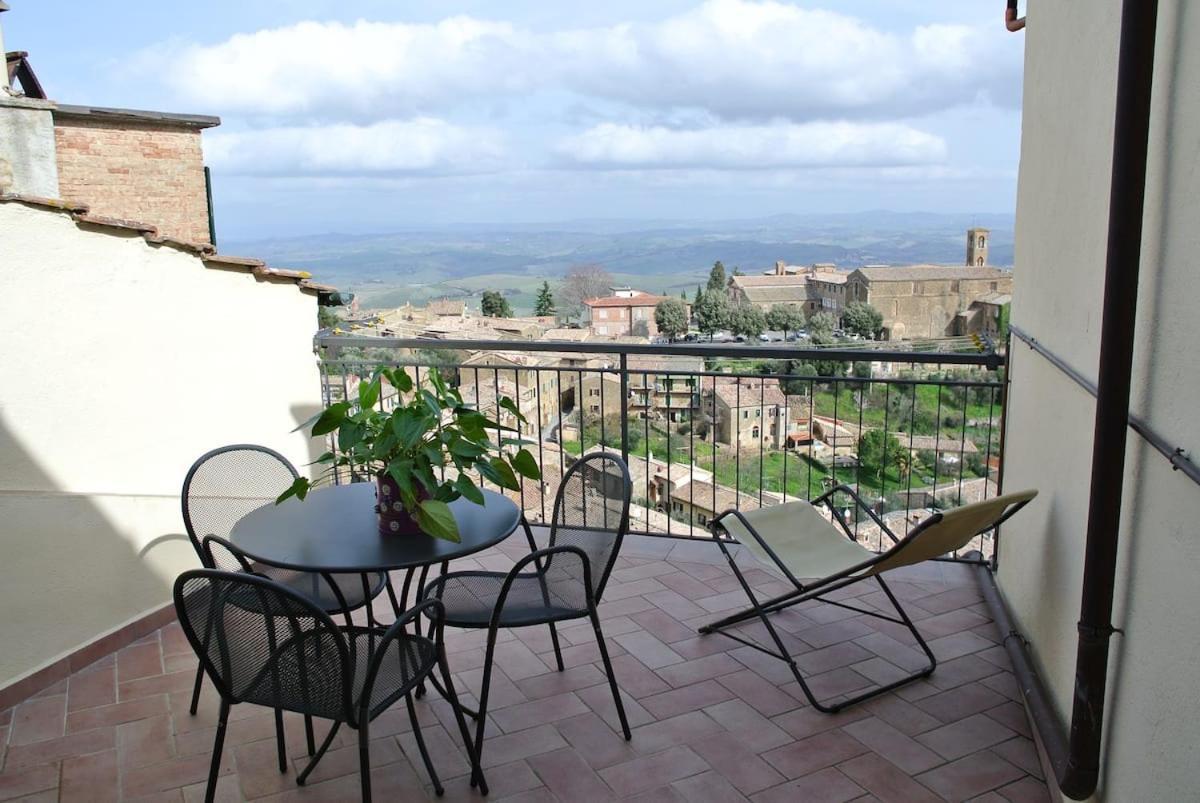 Historic Center Apartment With Private Garage Montalcino Exterior photo